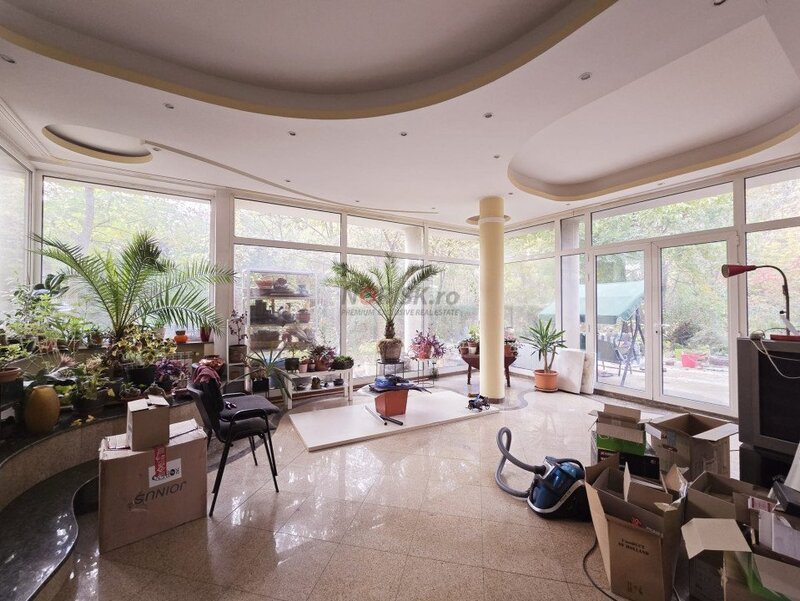 Saftica, nou, oportunitate unica, vila la padure cu cea mai frumoasa curte,