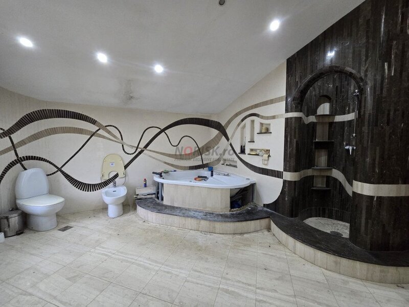 Saftica, nou, oportunitate unica, vila la padure cu cea mai frumoasa curte,