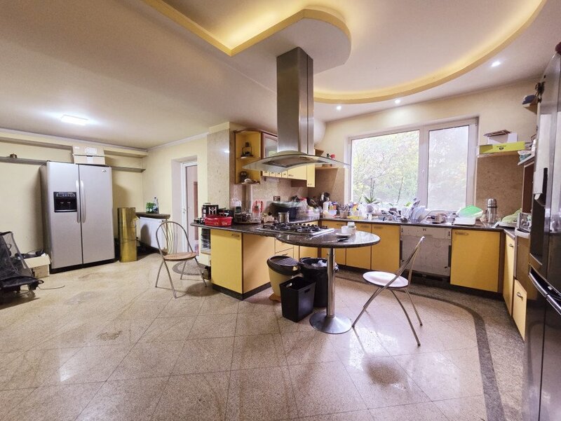 Saftica, nou, oportunitate unica, vila la padure cu cea mai frumoasa curte,